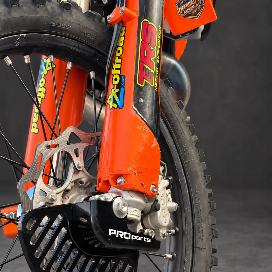RHINO GUARD protector de disco delantero montado en KTM, foto real de cliente