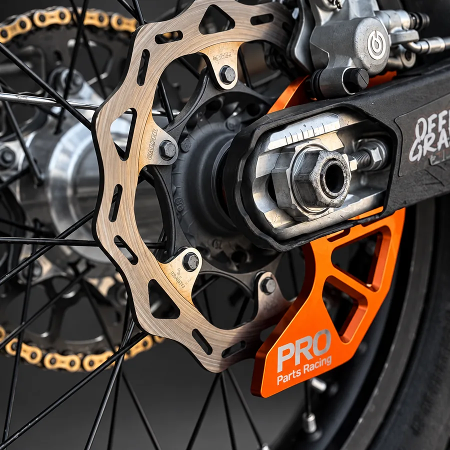 RHINO GUARD protector de disco trasero naranja montado en KTM, foto real de cliente